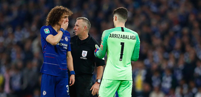 El portero del Chelsea se negó a ser sustituido en la final de la Copa de Liga contra el Man City